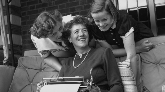 1949:  The famous children's author Enid Blyton with her two daughters Gillian (left) and Imogen (right) at their home in Beaconsfield, Buckinghamshire.  (Photo by George Konig/Keystone Features/Getty Images)